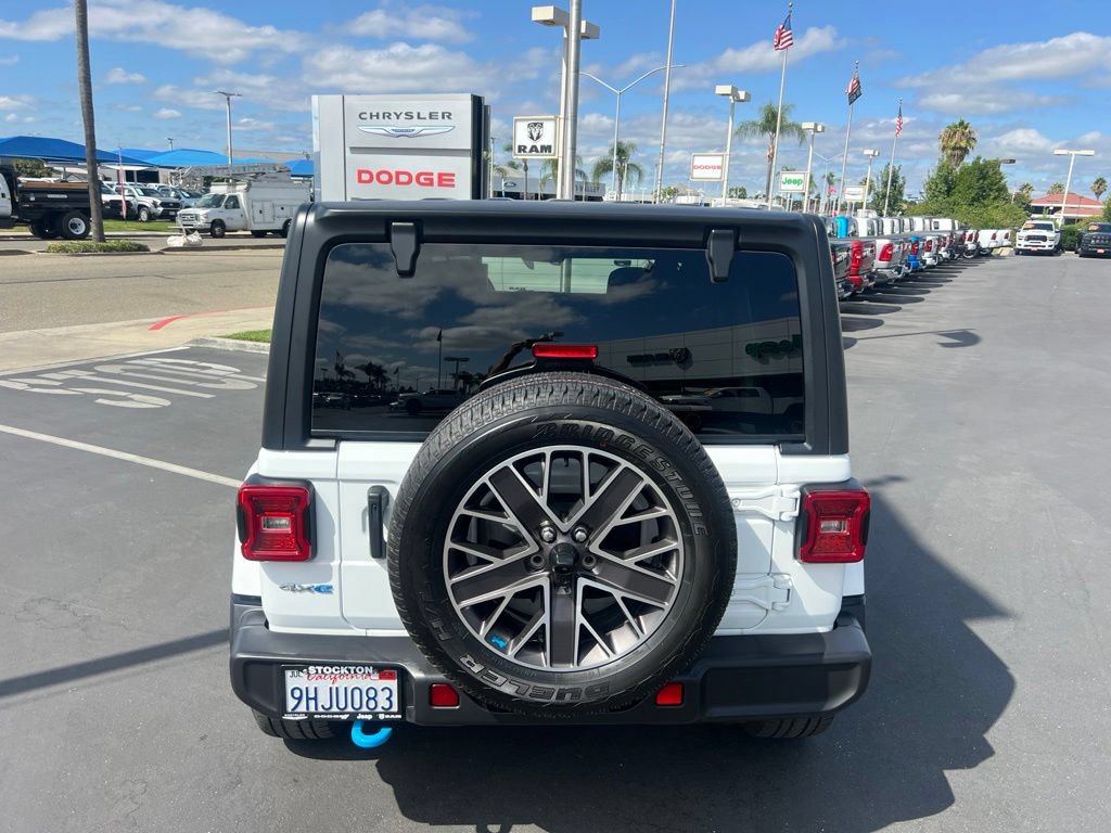 Used 2023 Jeep Wrangler Unlimited Sahara AWD/4WD image 20
