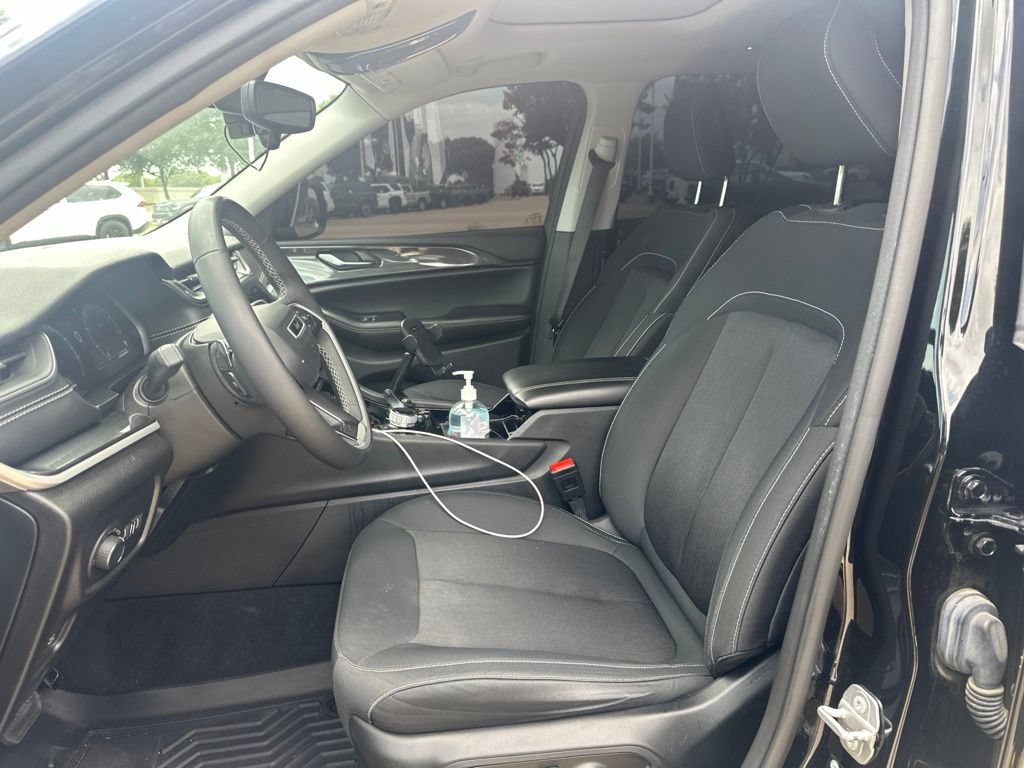 Used 2023 Jeep Grand Cherokee L Laredo RWD image 12