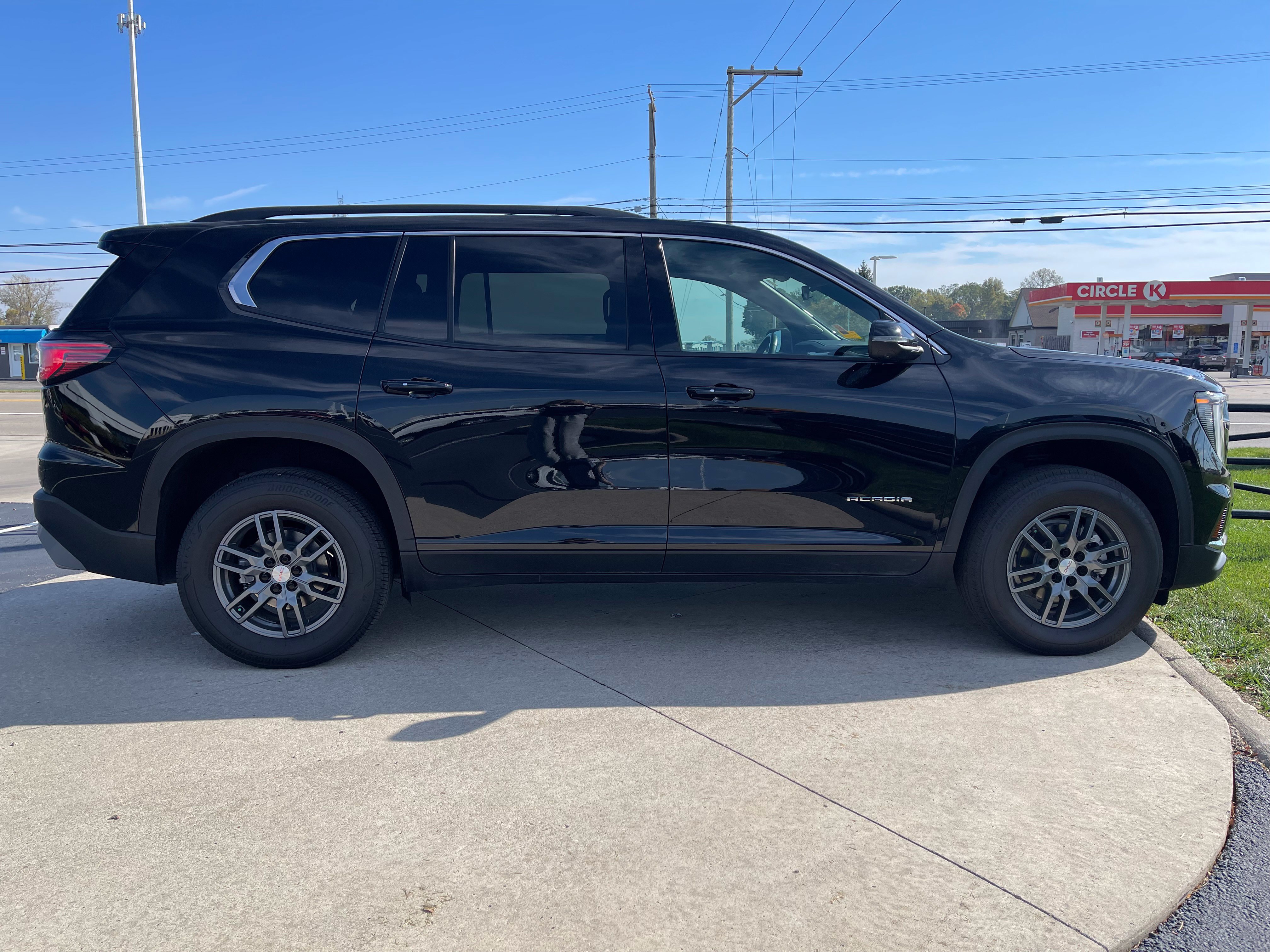 Used 2025 GMC Acadia Elevation FWD image 8