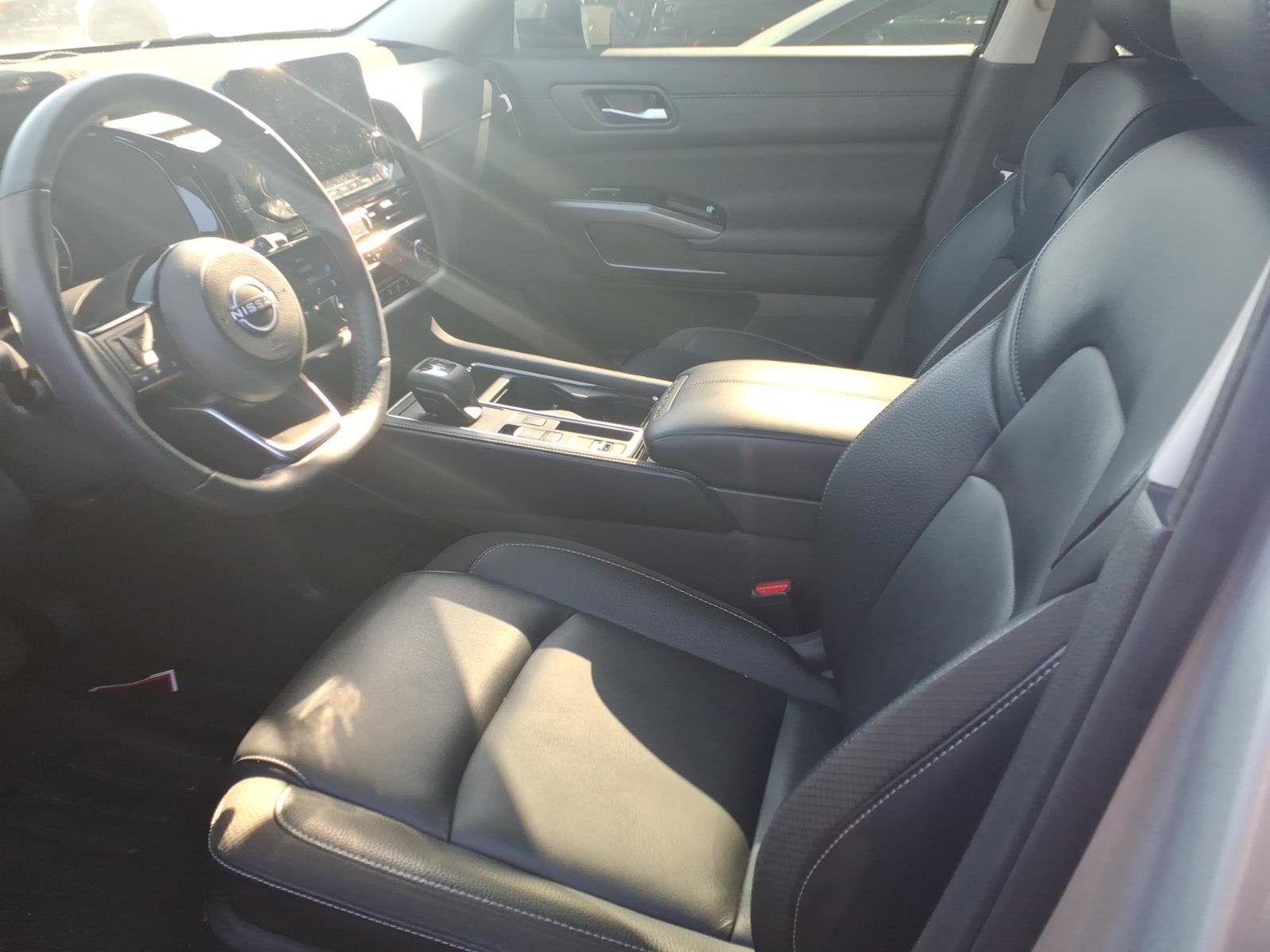 Certified 2025 Nissan Pathfinder SL FWD image 4