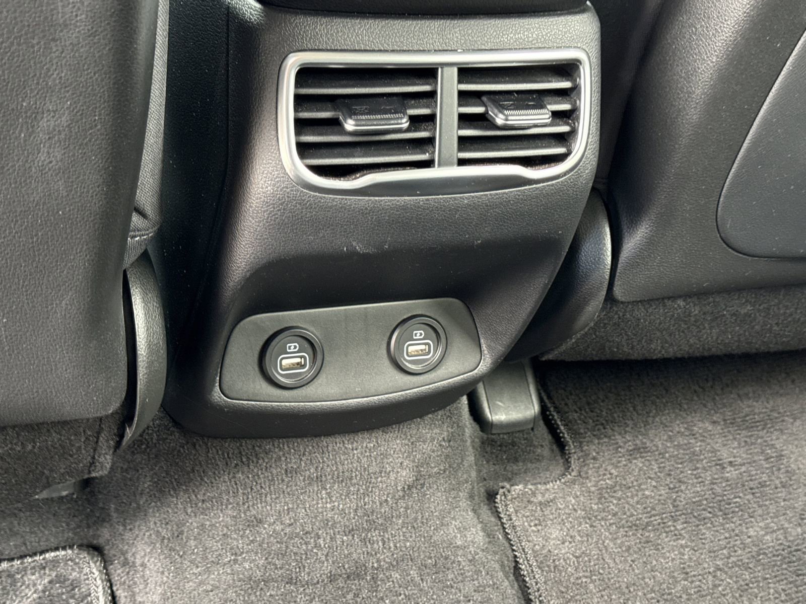 Used 2023 Hyundai Santa Fe SEL image 11