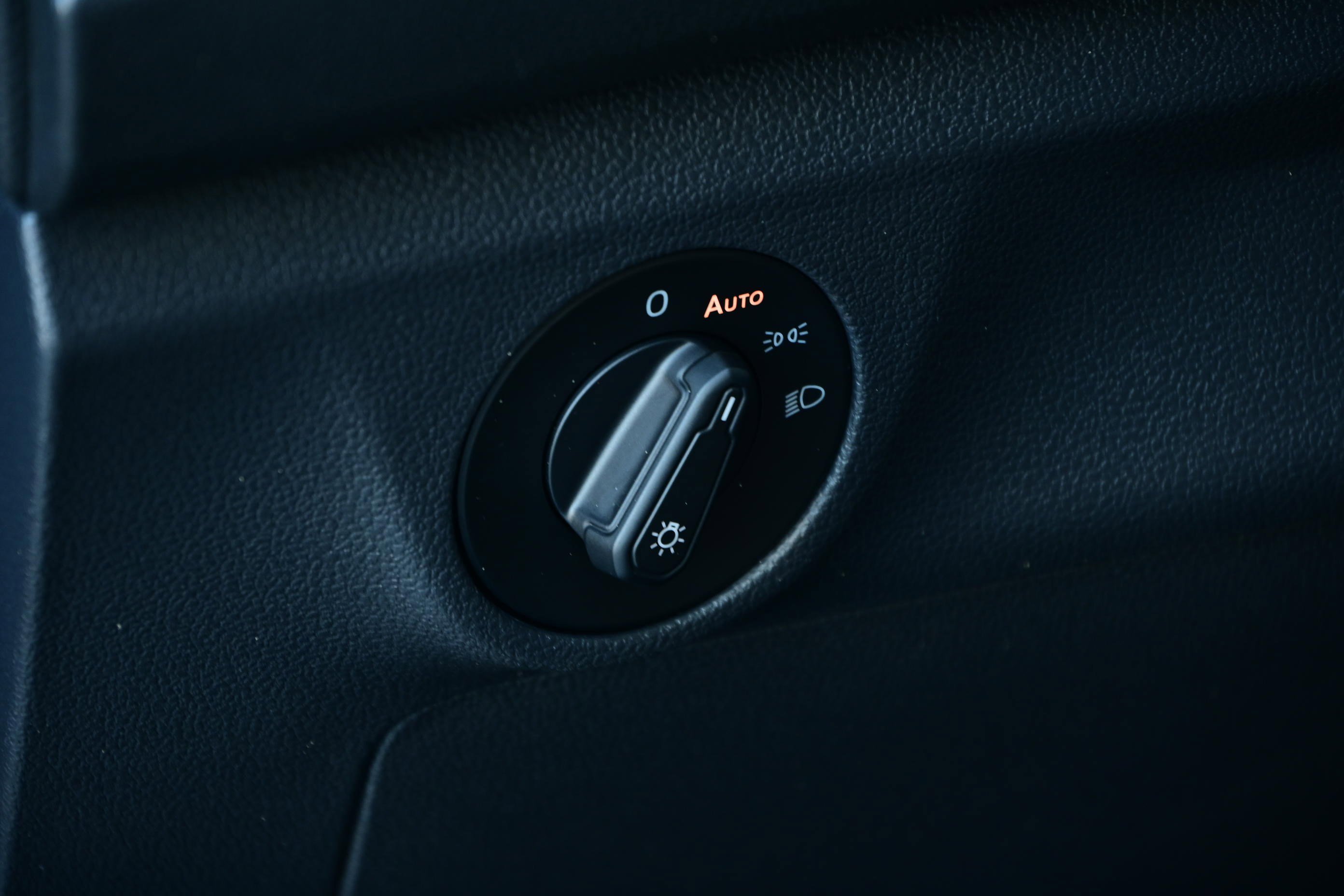 Used 2020 Volkswagen Jetta SE w/ SE Cold Weather Package image 24