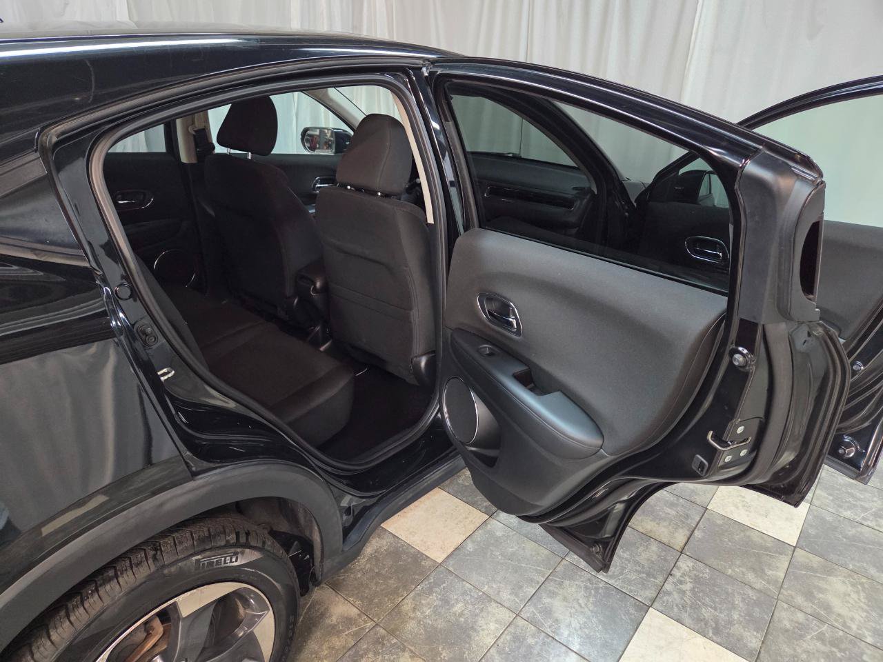 Used 2018 Honda HR-V EX image 12