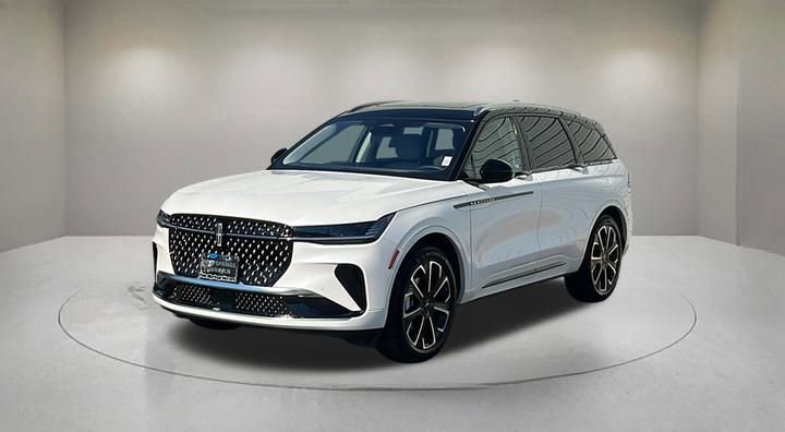 New 2026 Lincoln Nautilus Reserve image 2