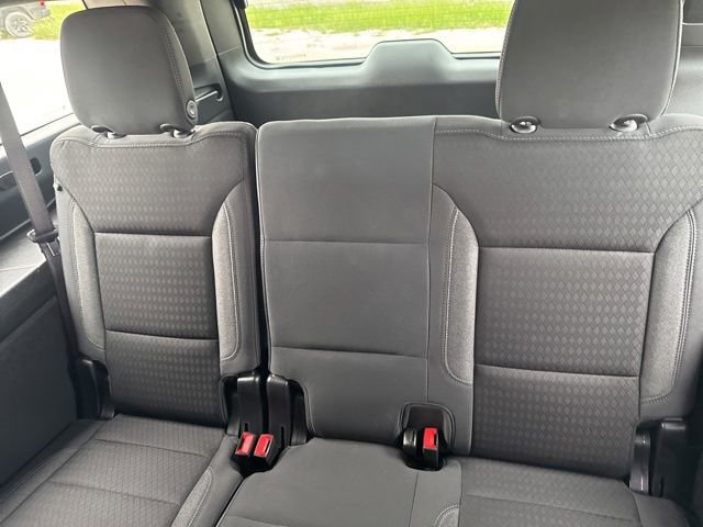 Used 2025 Chevrolet Suburban LS RWD image 24