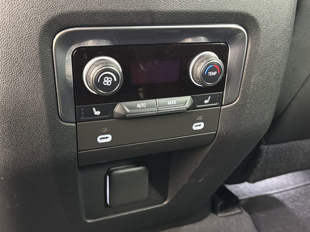 Used 2021 Chevrolet Tahoe Premier w/ Premium Package image 22