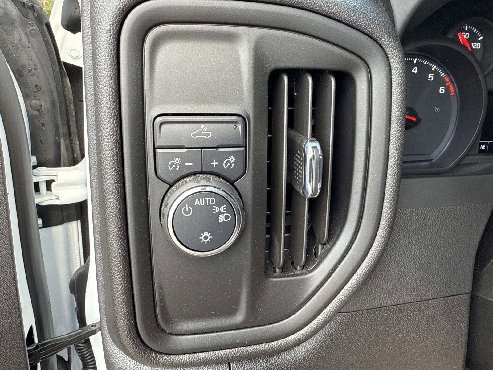 Used 2025 Chevrolet Silverado 1500 W/T image 26