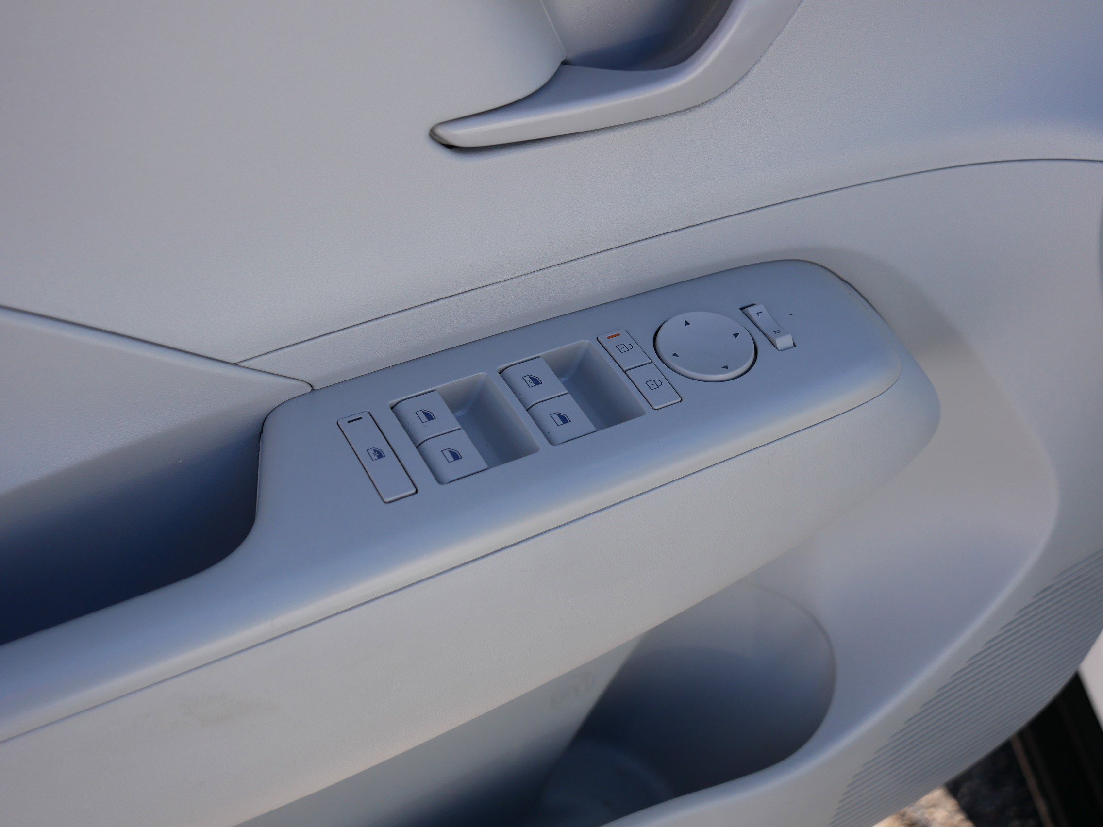 Used 2024 Hyundai Kona SE image 19