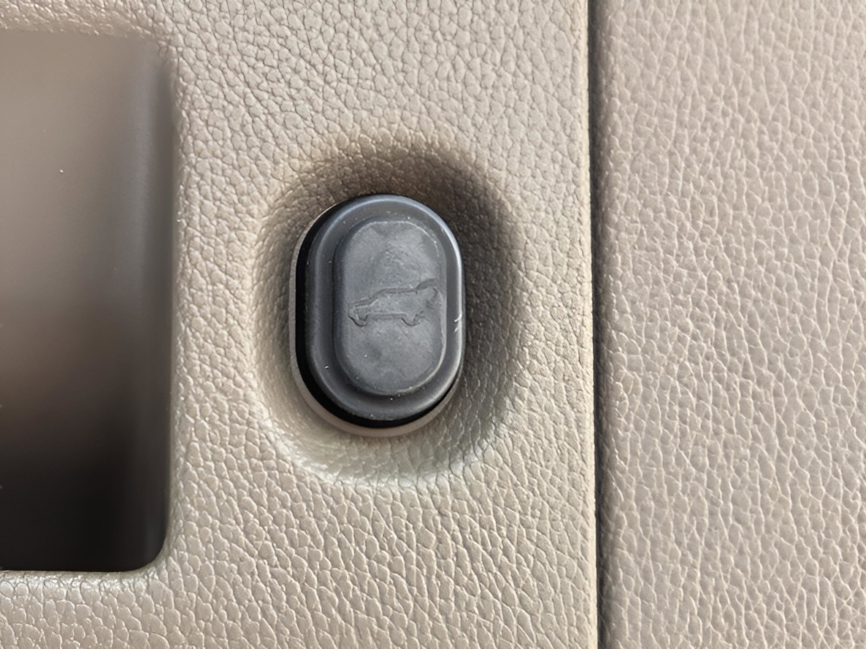 Used 2016 Chevrolet Tahoe LTZ image 29