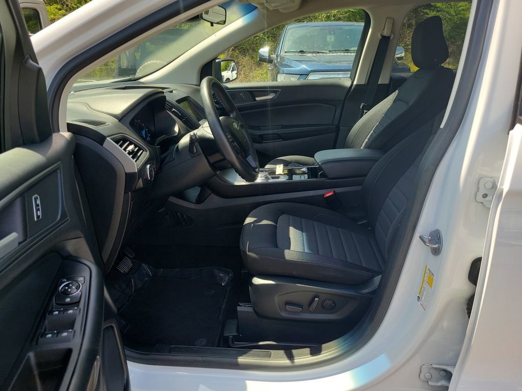 Used 2020 Ford Edge SE image 29