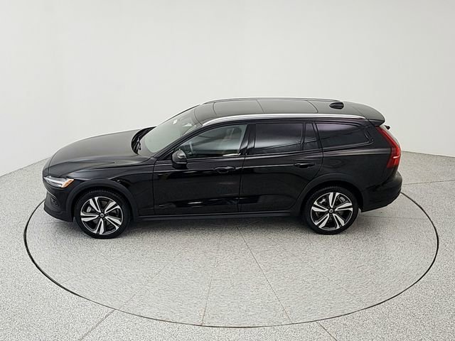 Used 2025 Volvo V60 B5 Cross Country Plus AWD/4WD image 34