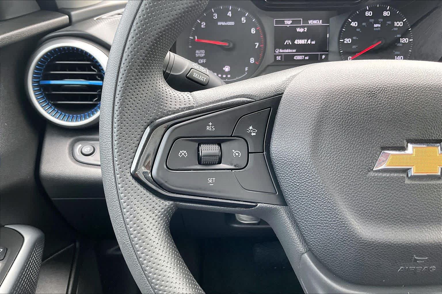 Used 2025 Chevrolet Trax LS w/ LS Convenience Package FWD image 23