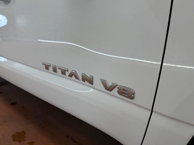 Used 2019 Nissan Titan SV image 9