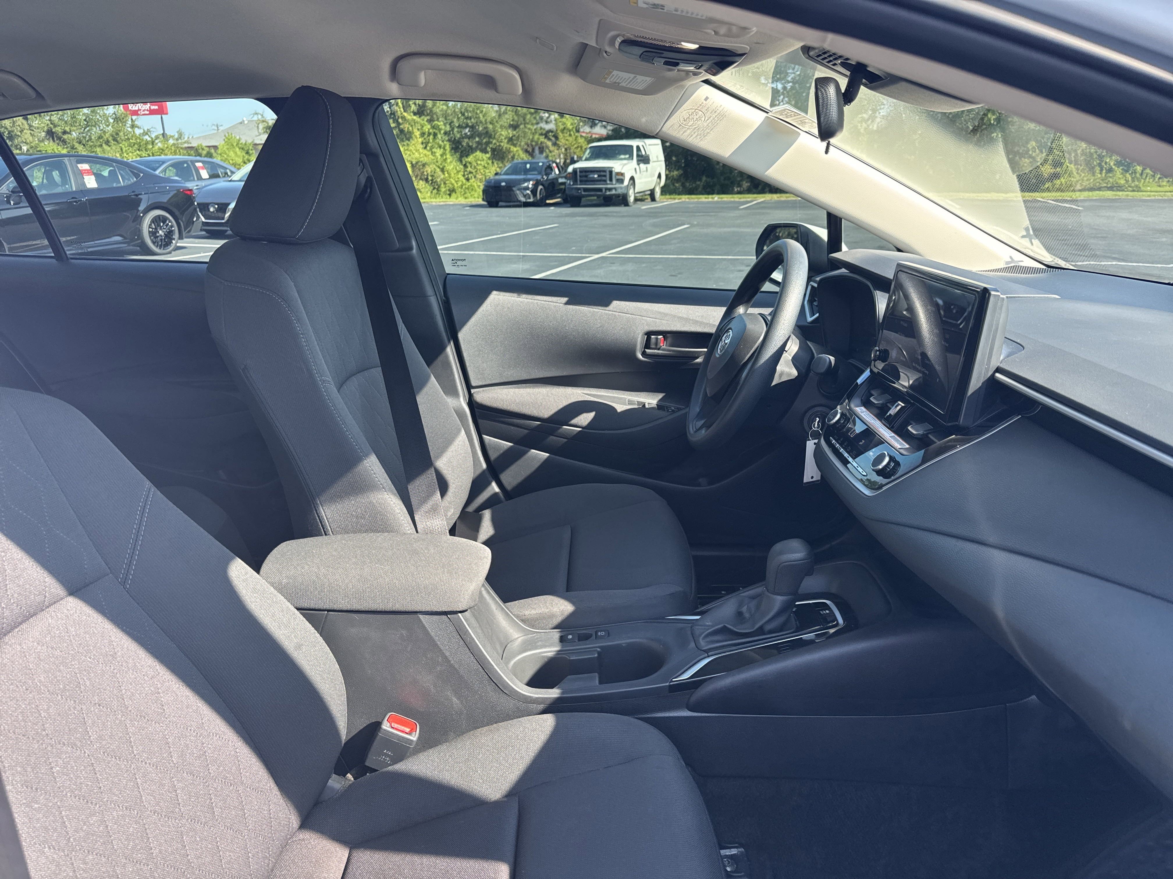 Used 2025 Toyota Corolla LE FWD image 31