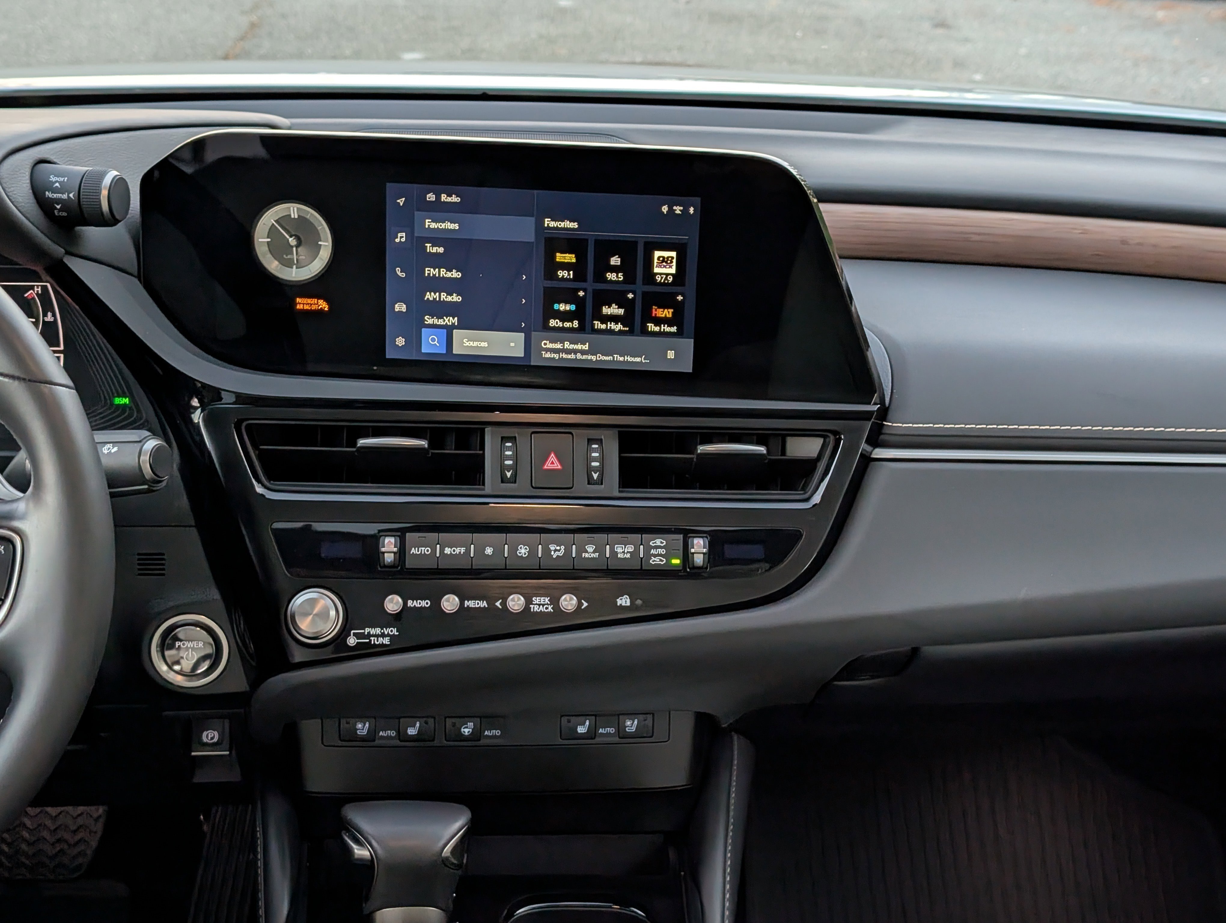 Certified 2025 Lexus ES 300h w/ Premium Package image 17