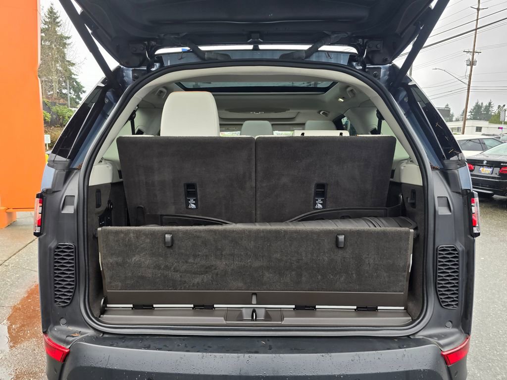 Used 2018 Land Rover Discovery HSE Luxury image 18