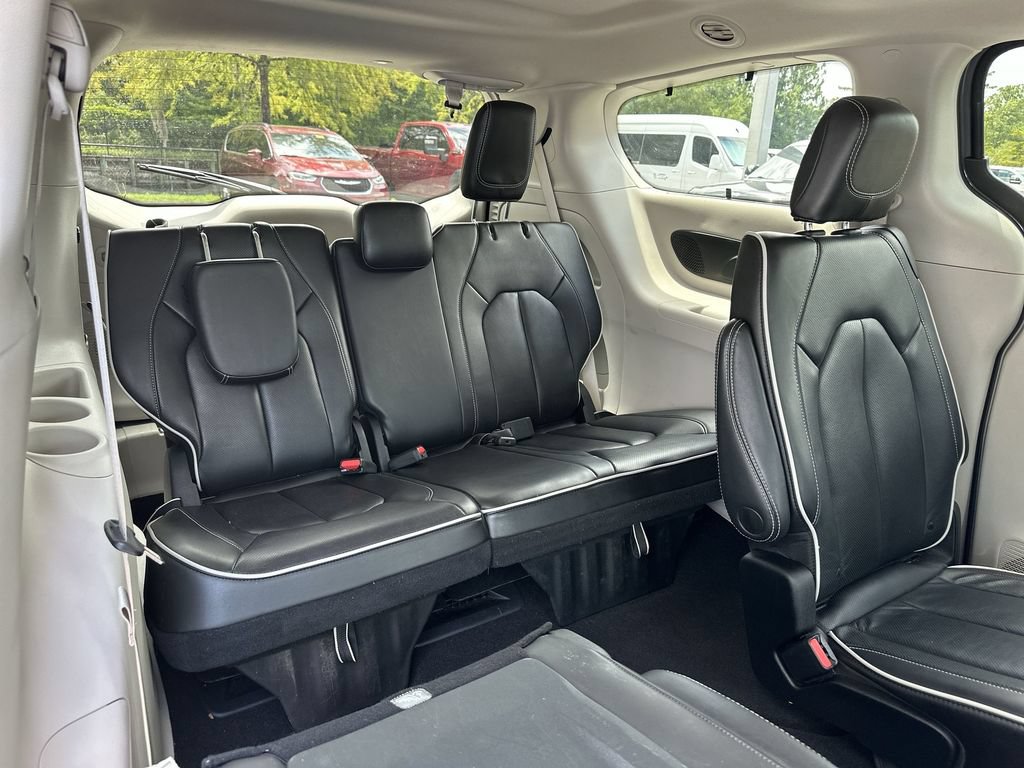 Used 2023 Chrysler Pacifica Limited FWD image 27