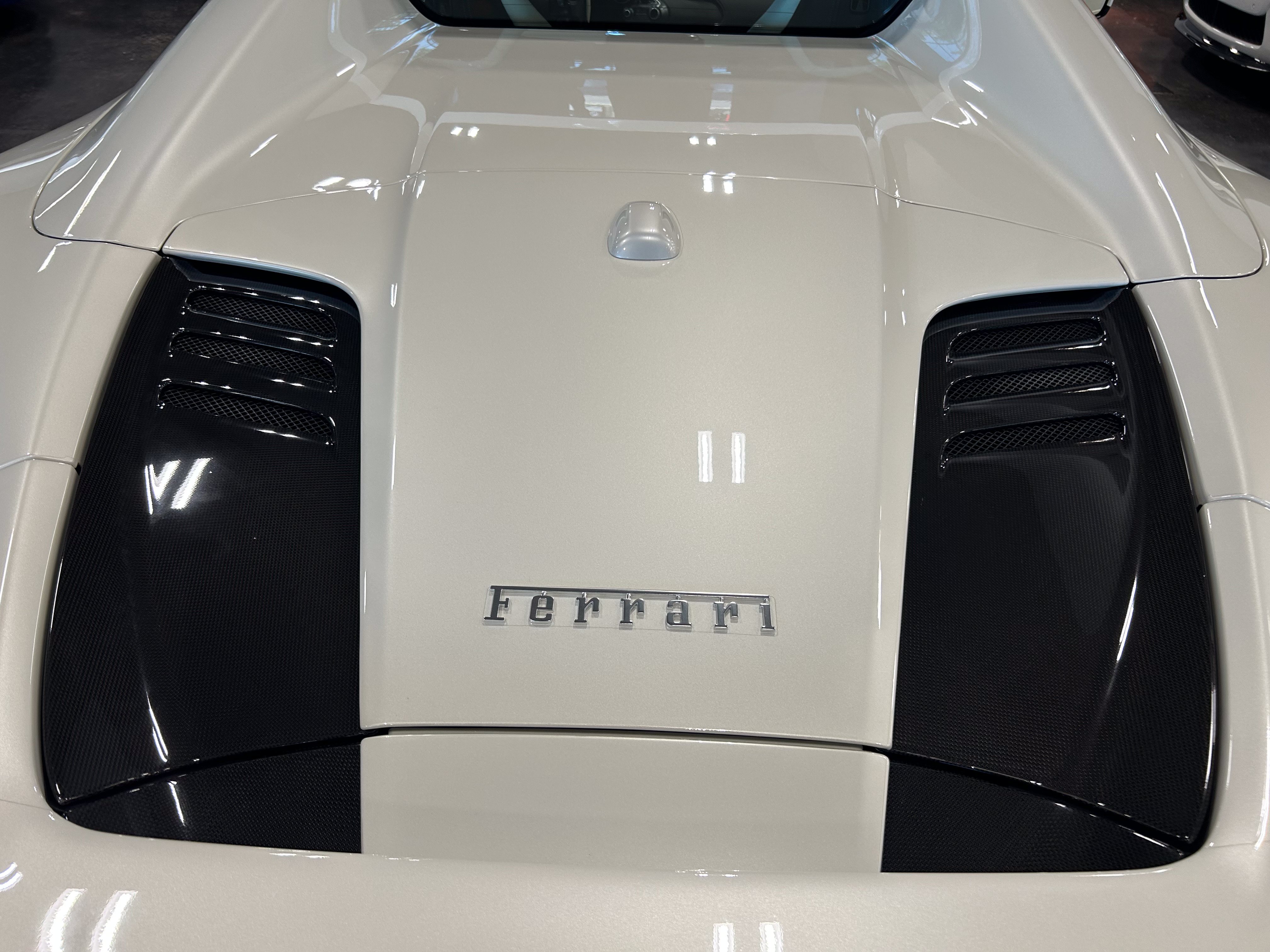 Used 2022 Ferrari F8 Tributo RWD image 9