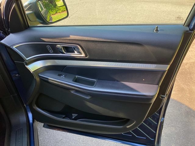 Used 2017 Ford Explorer XLT AWD/4WD image 37