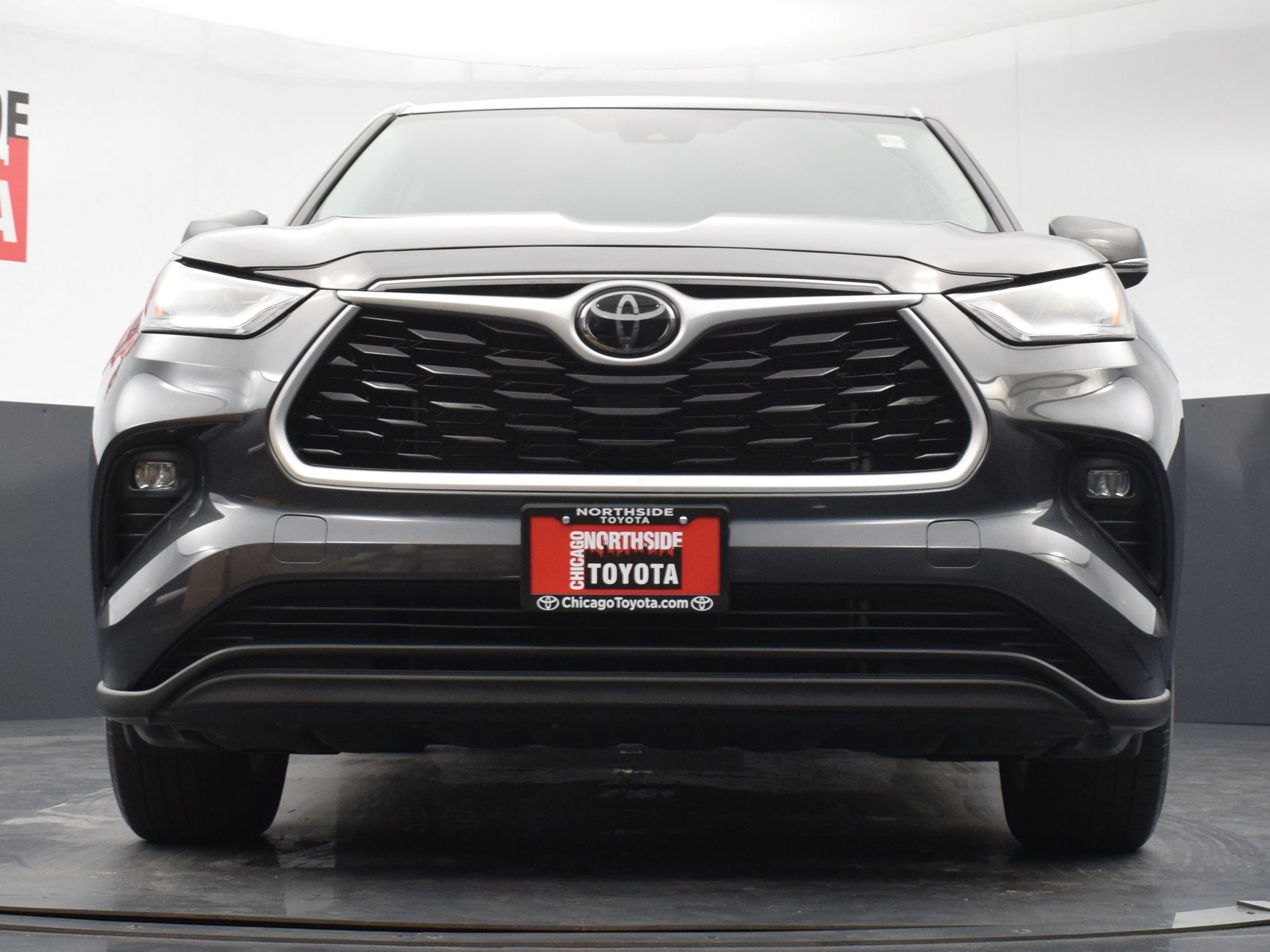 Used 2024 Toyota Highlander LE image 32
