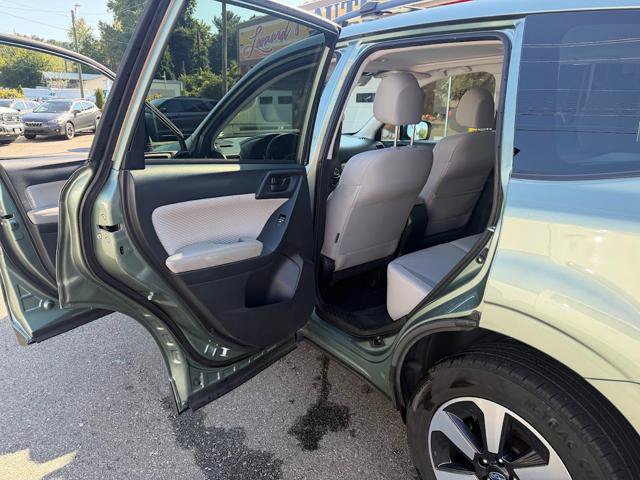 Used 2017 Subaru Forester 2.5i Premium AWD/4WD image 12