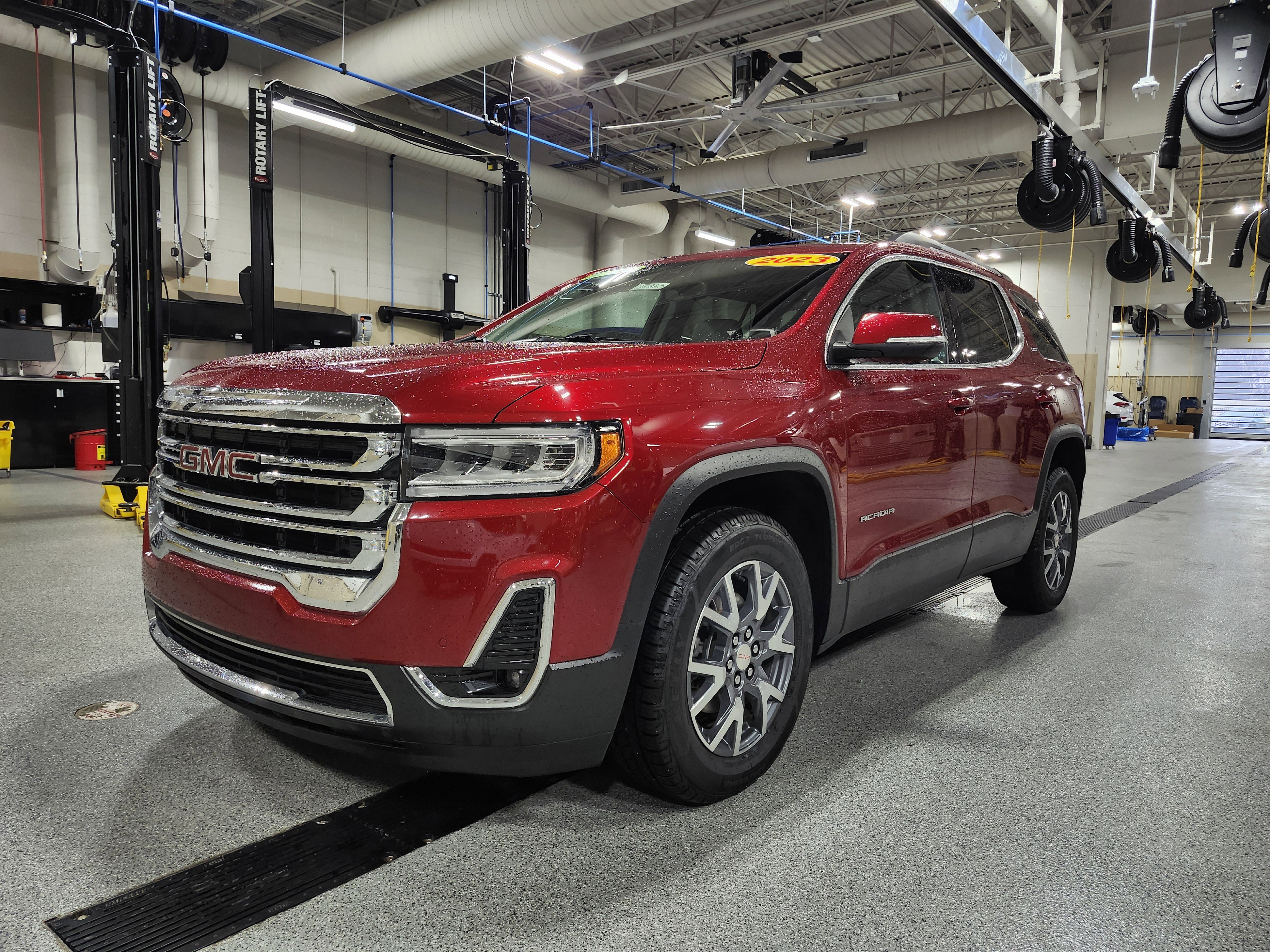 Used 2023 GMC Acadia SLT image 30