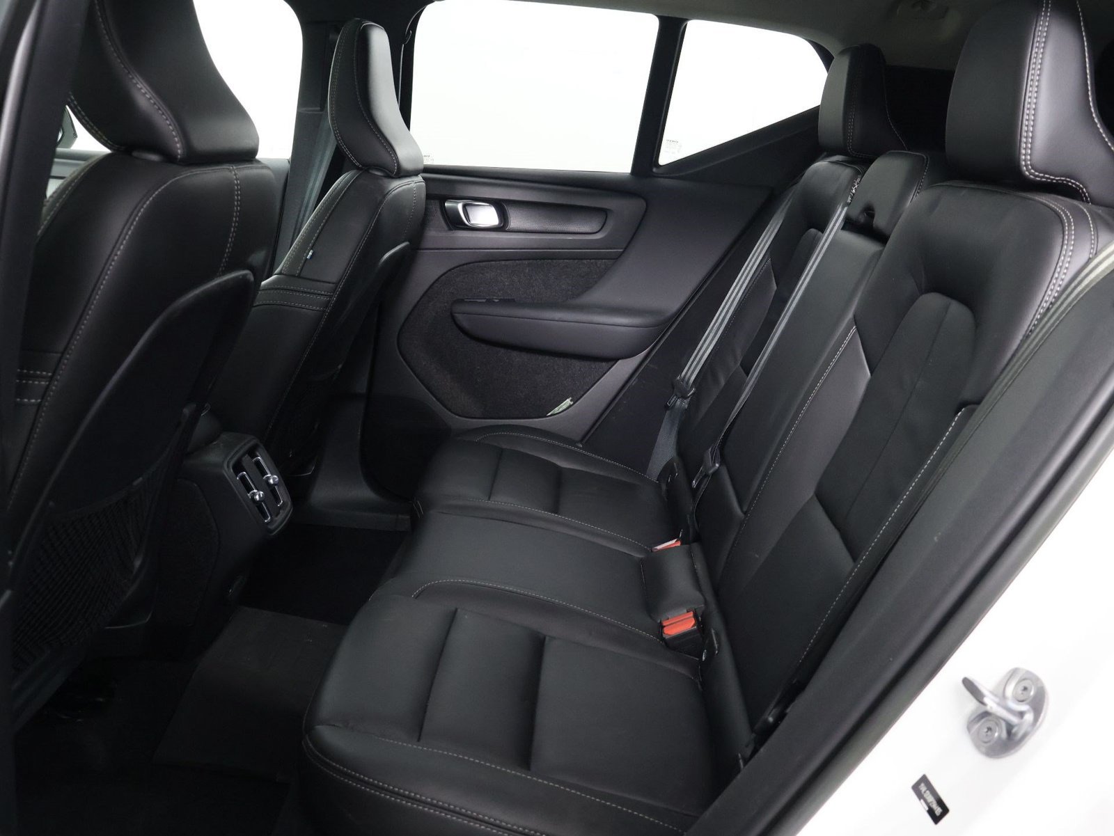 Used 2023 Volvo XC40 B5 Ultimate w/ Protection Package Premier AWD/4WD image 32