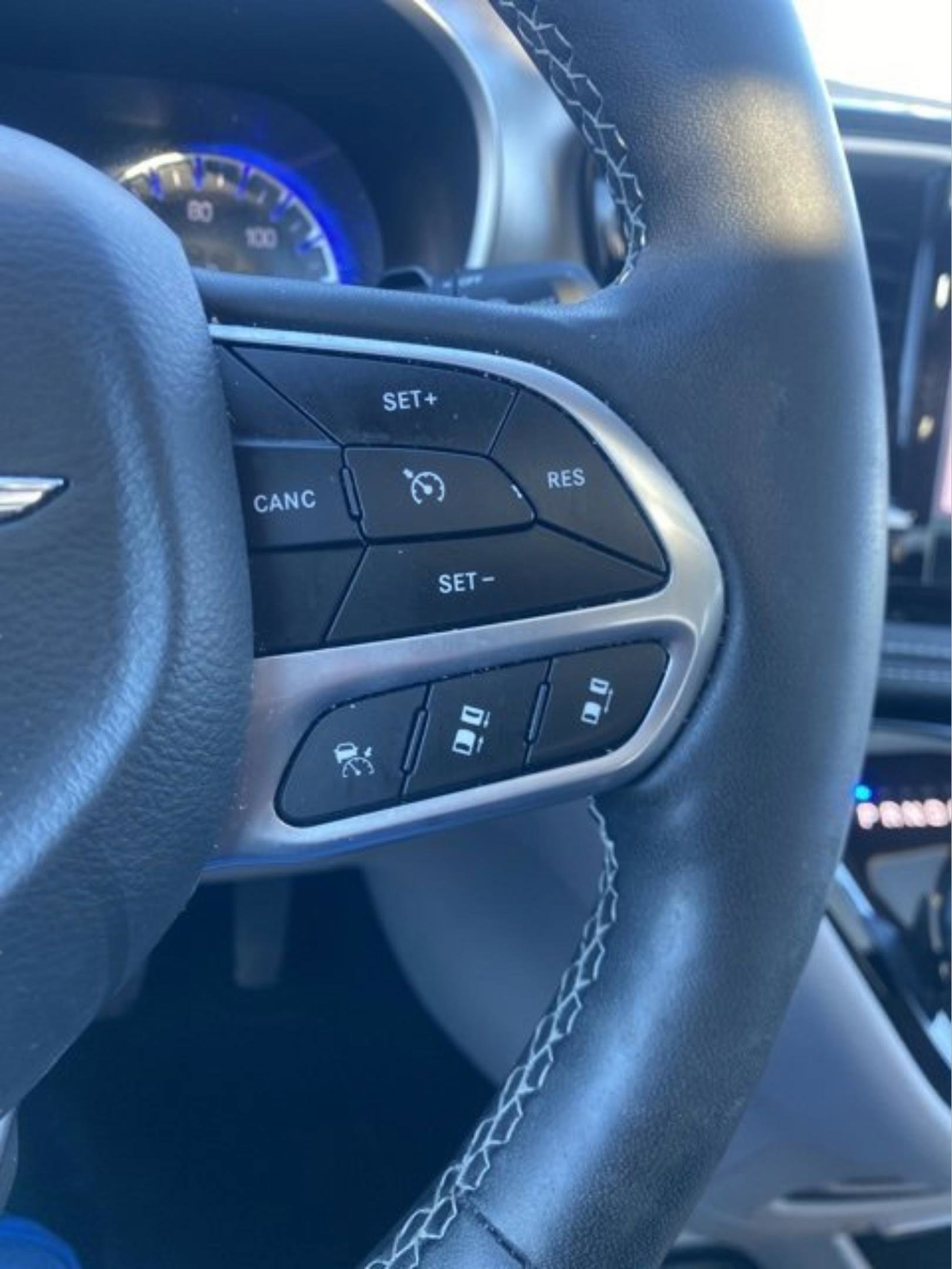 Used 2023 Chrysler Pacifica Touring-L image 22