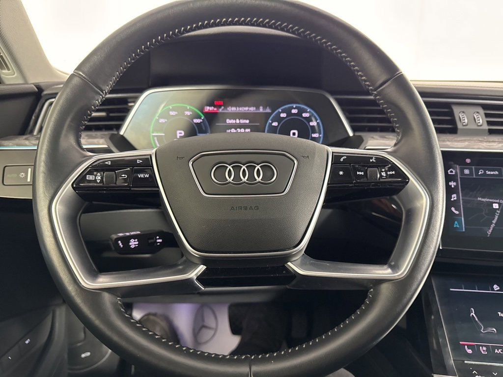Used 2021 Audi e-tron Prestige w/ Prestige Package image 28