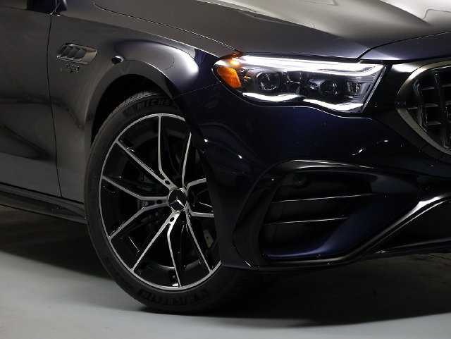 New 2026 Mercedes-Benz E 53 AMG e 4MATIC Sedan image 3