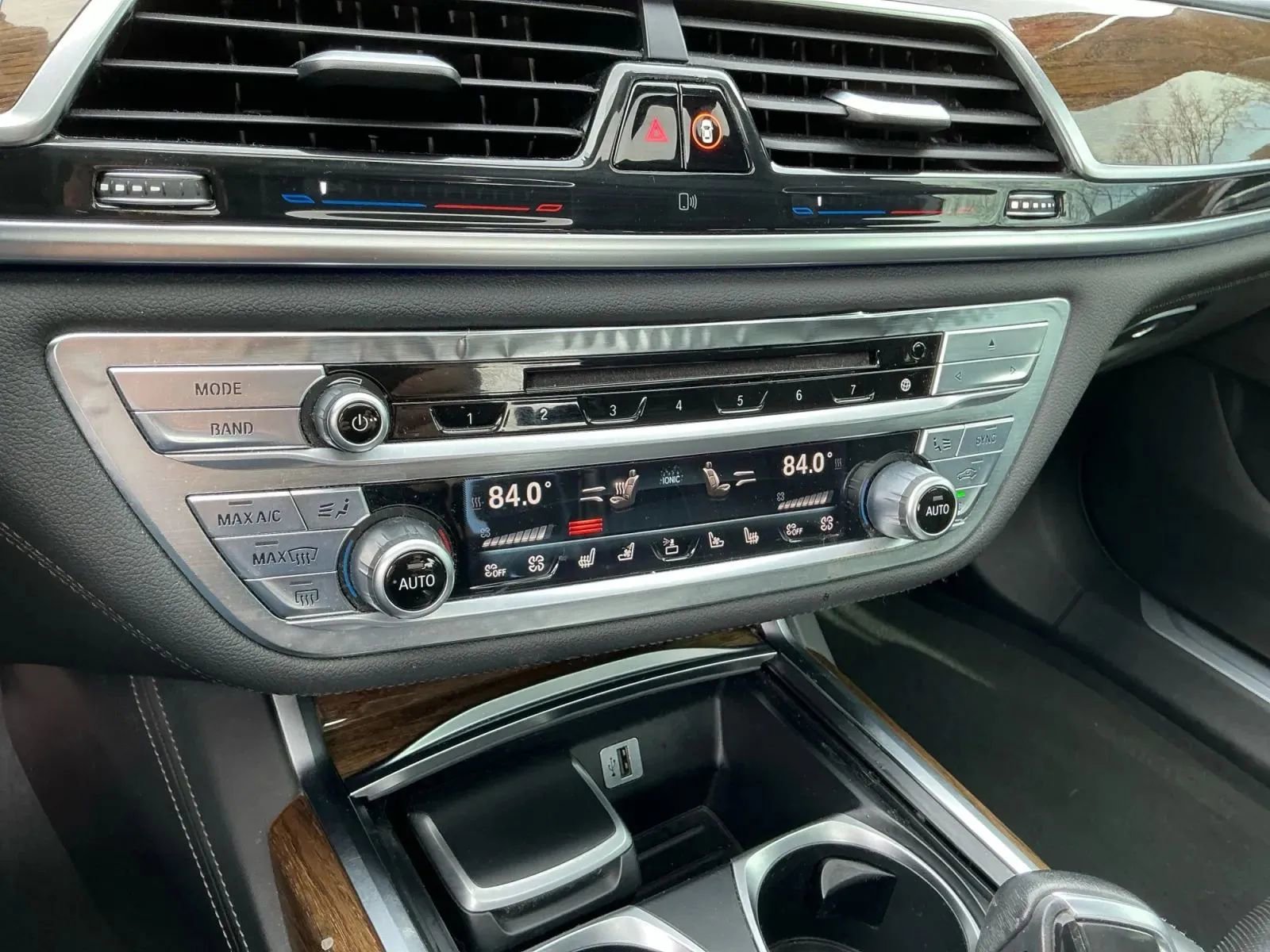 Used 2016 BMW 750i xDrive image 32