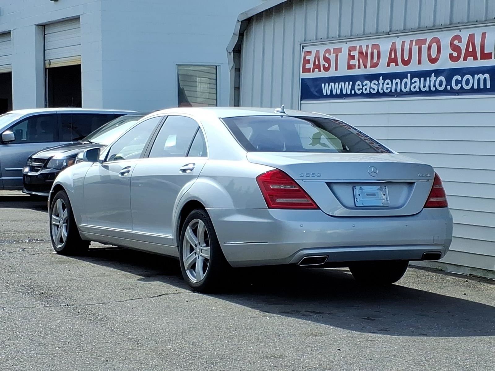 Used 2011 Mercedes-Benz S 550 4MATIC image 3