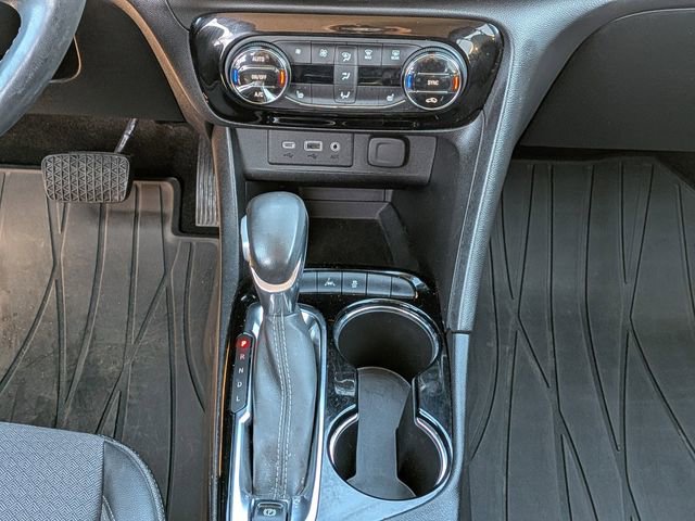 Used 2021 Buick Encore GX Select image 18