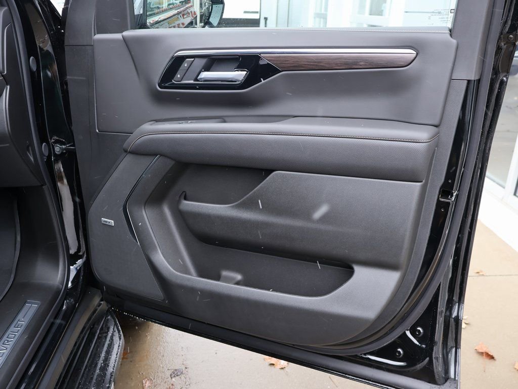 New 2025 Chevrolet Suburban Premier w/ Sun And Tow Package image 44