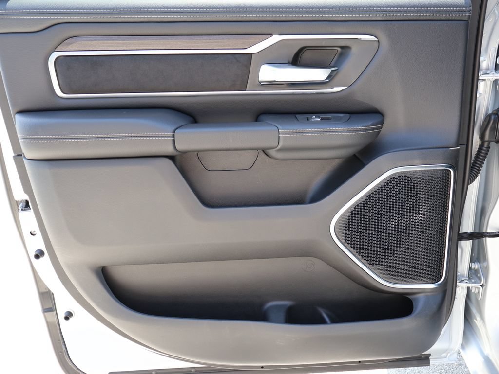 New 2026 RAM 1500 Laramie w/ Sport Appearance Package AWD/4WD image 15