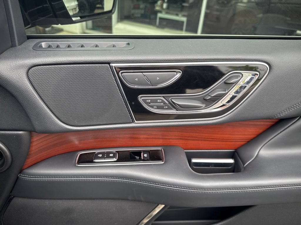 Used 2022 Lincoln Navigator Reserve AWD/4WD image 42