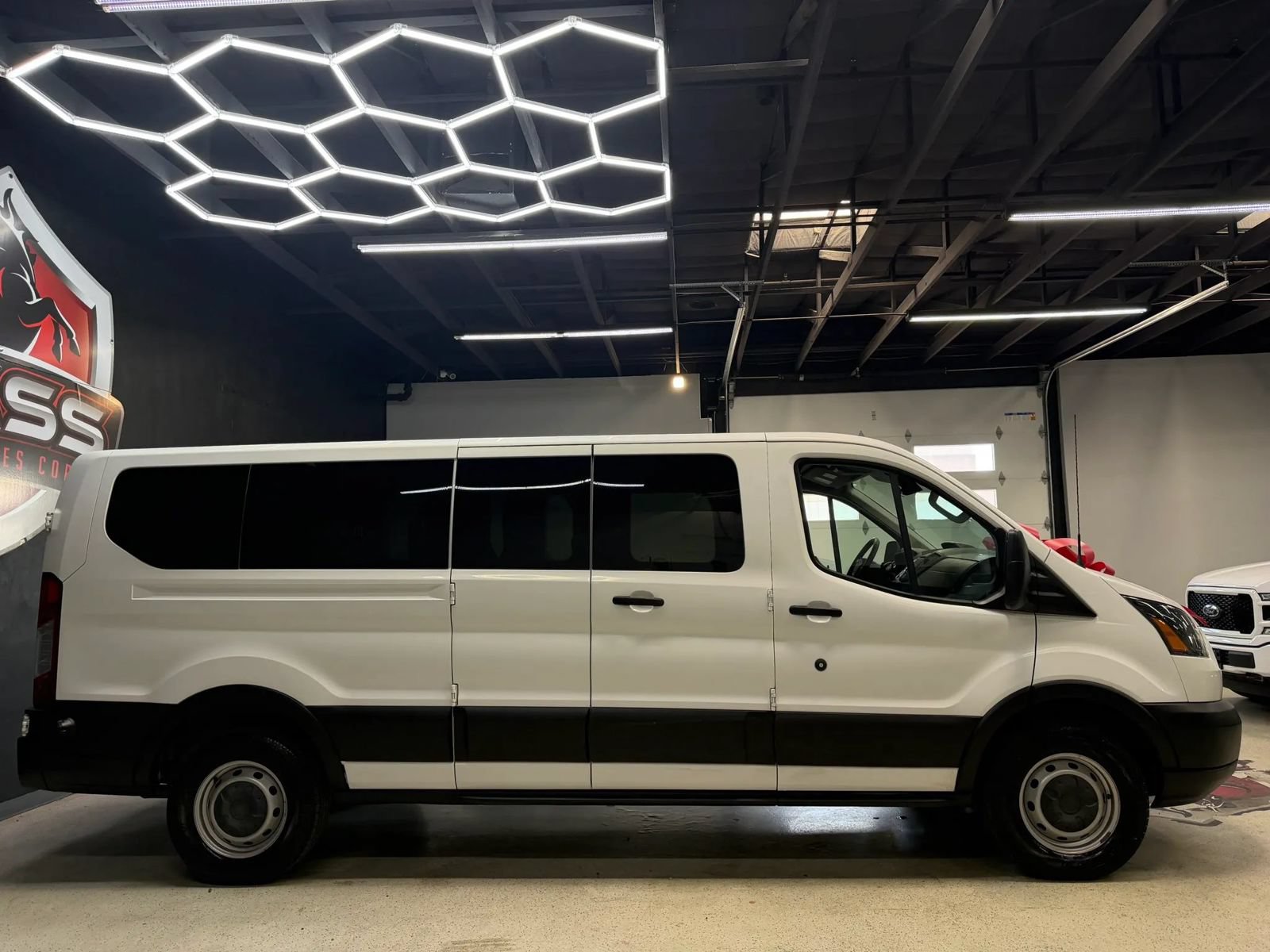 Used 2018 Ford Transit 350 XL RWD image 11