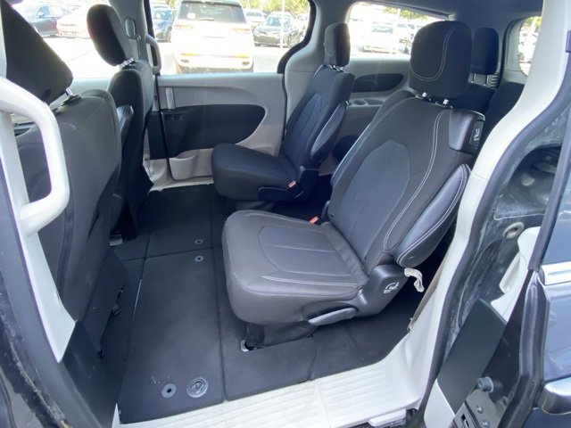 Used 2023 Chrysler Voyager LX image 21