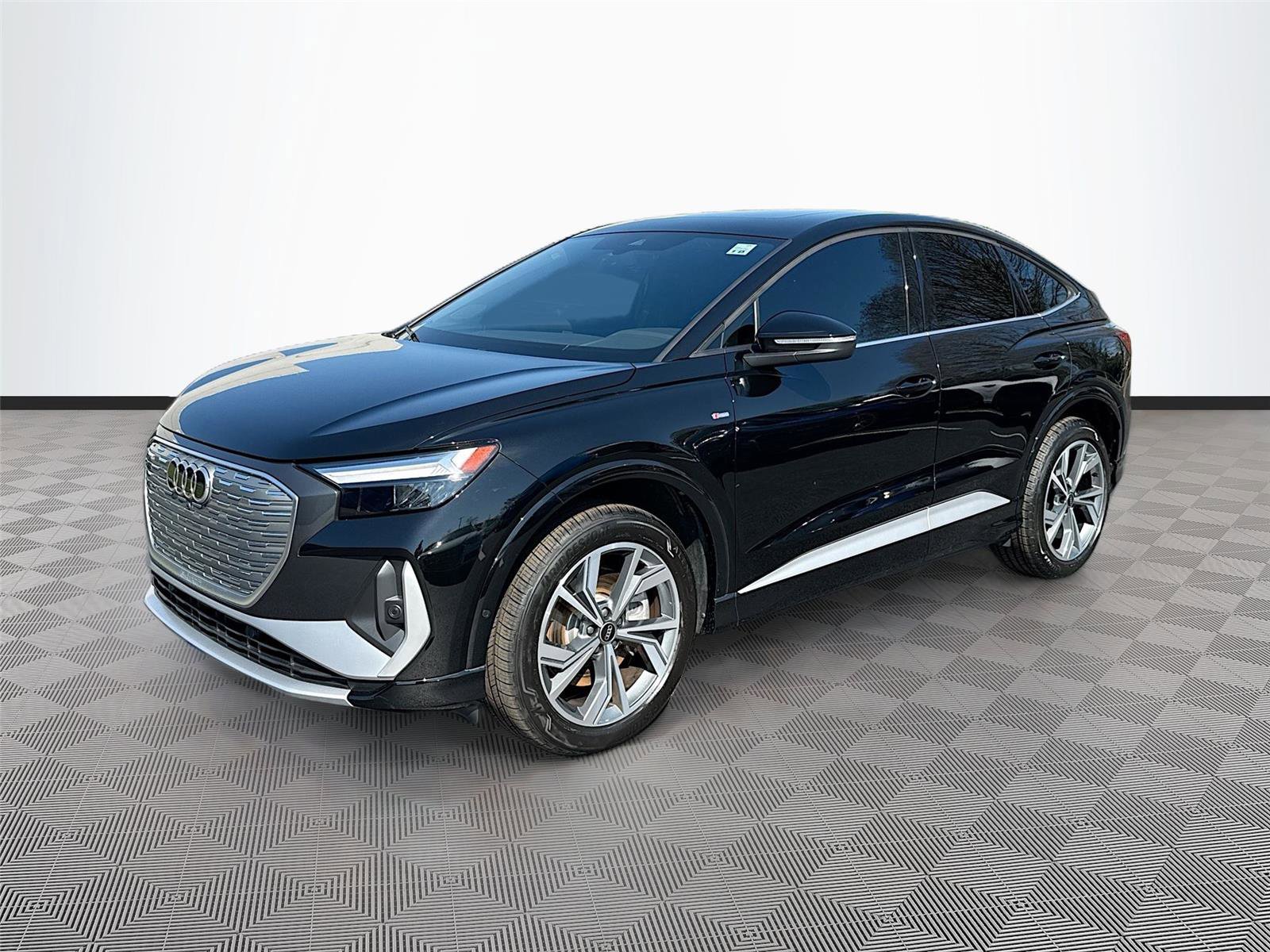 Certified 2023 Audi Q4 e-tron Premium Plus w/ Premium Plus AWD/4WD image 3
