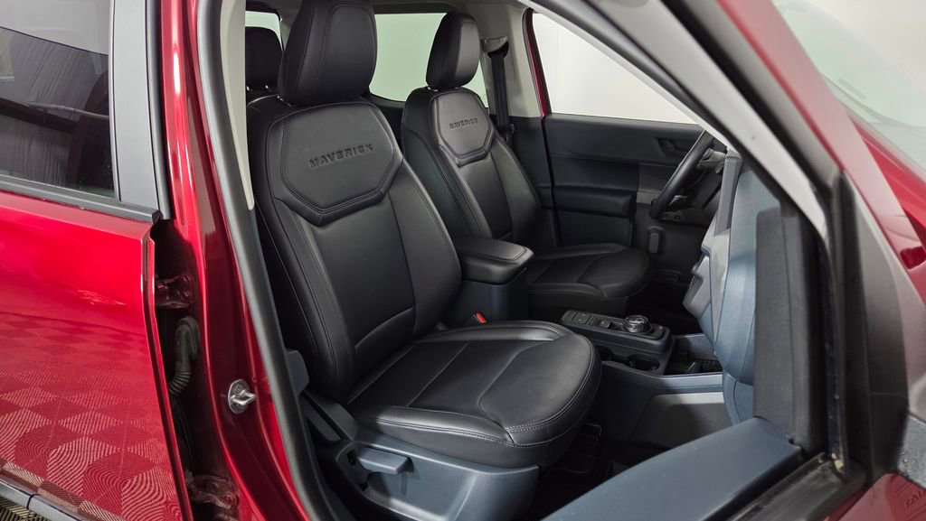 Used 2025 Ford Maverick Lariat w/ Black Appearance Package image 35