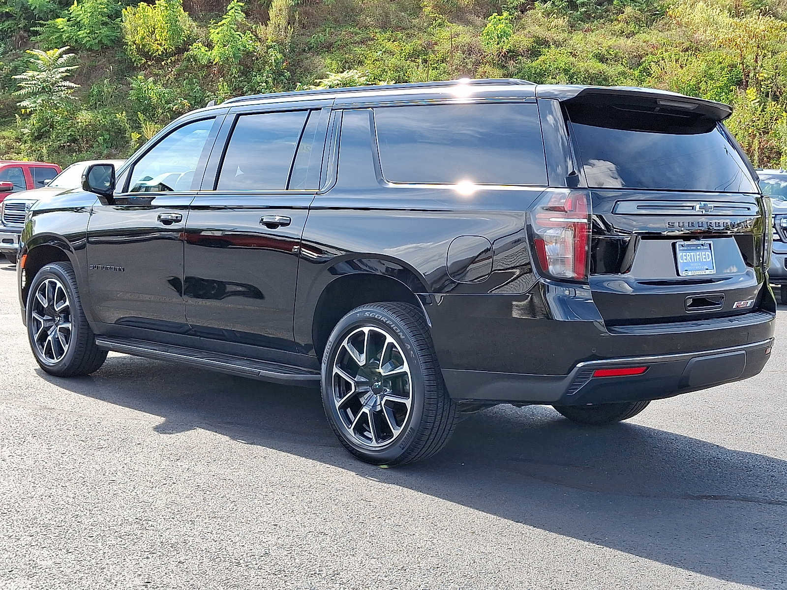 Used 2022 Chevrolet Suburban RST w/ Luxury Package image 5