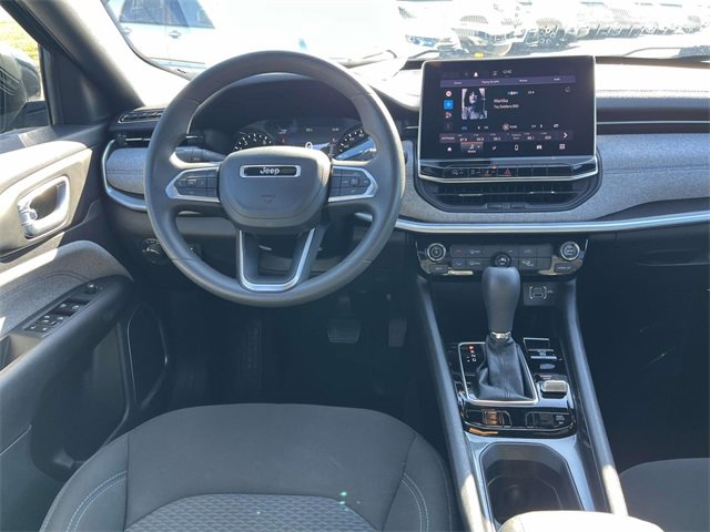 Used 2024 Jeep Compass Sport image 12