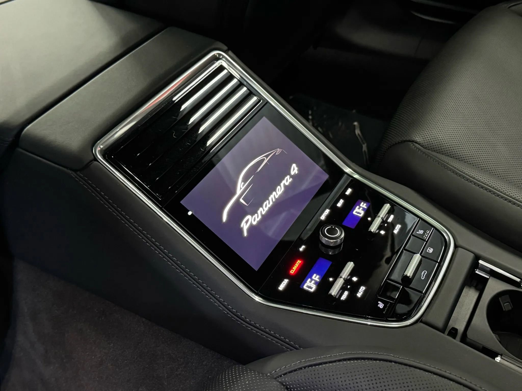 Used 2023 Porsche Panamera 4 Platinum Edition image 23