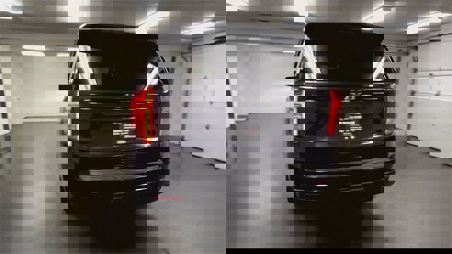 Used 2023 Chevrolet Suburban Z71 w/ Luxury Package image 7