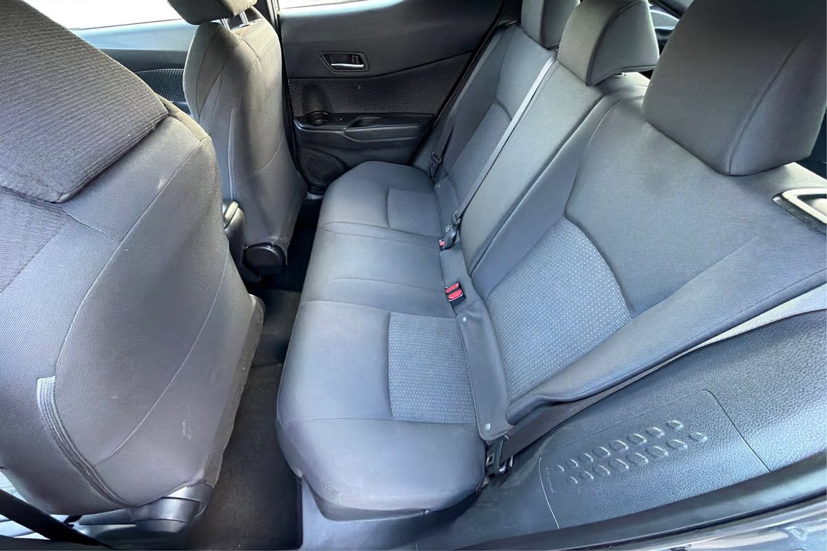 Used 2018 Toyota C-HR XLE FWD image 10