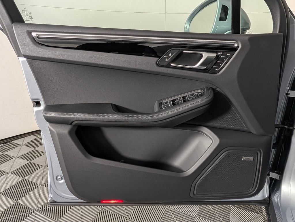 New 2026 Porsche Macan image 25