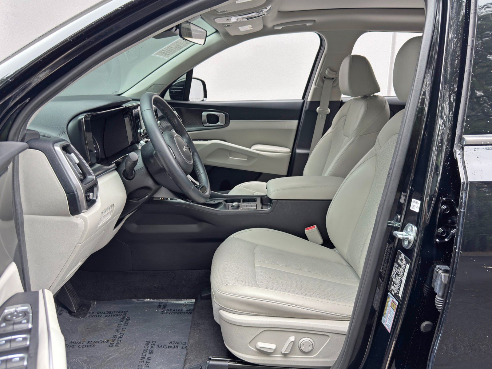Used 2023 Kia Sorento S w/ Panoramic Sunroof Package FWD image 16