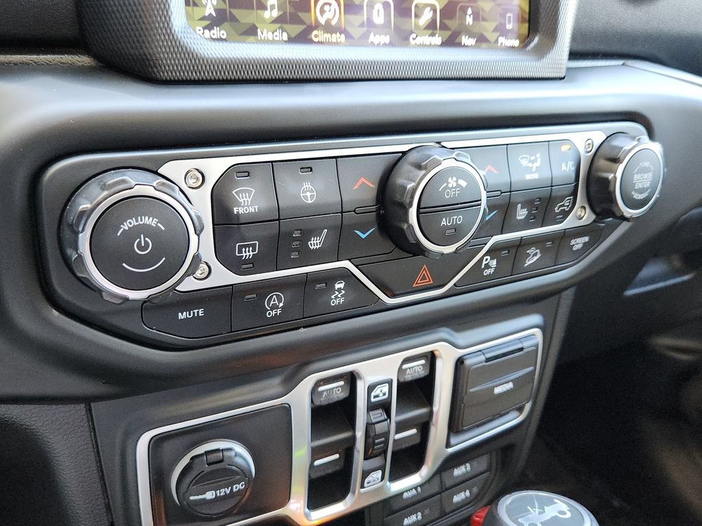 Used 2018 Jeep Wrangler Unlimited Sahara AWD/4WD image 9