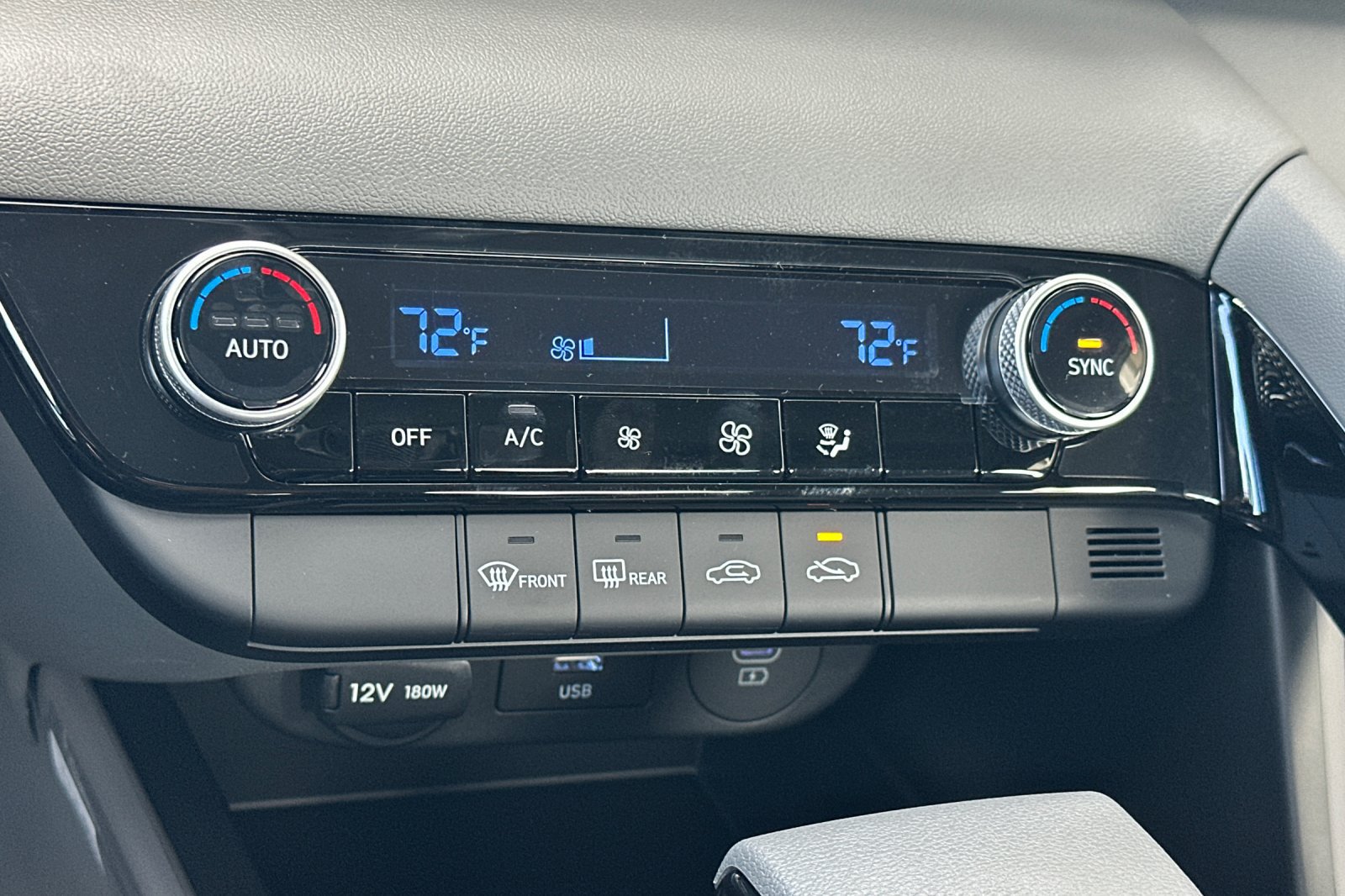 New 2026 Hyundai Elantra Hybrid FWD image 20
