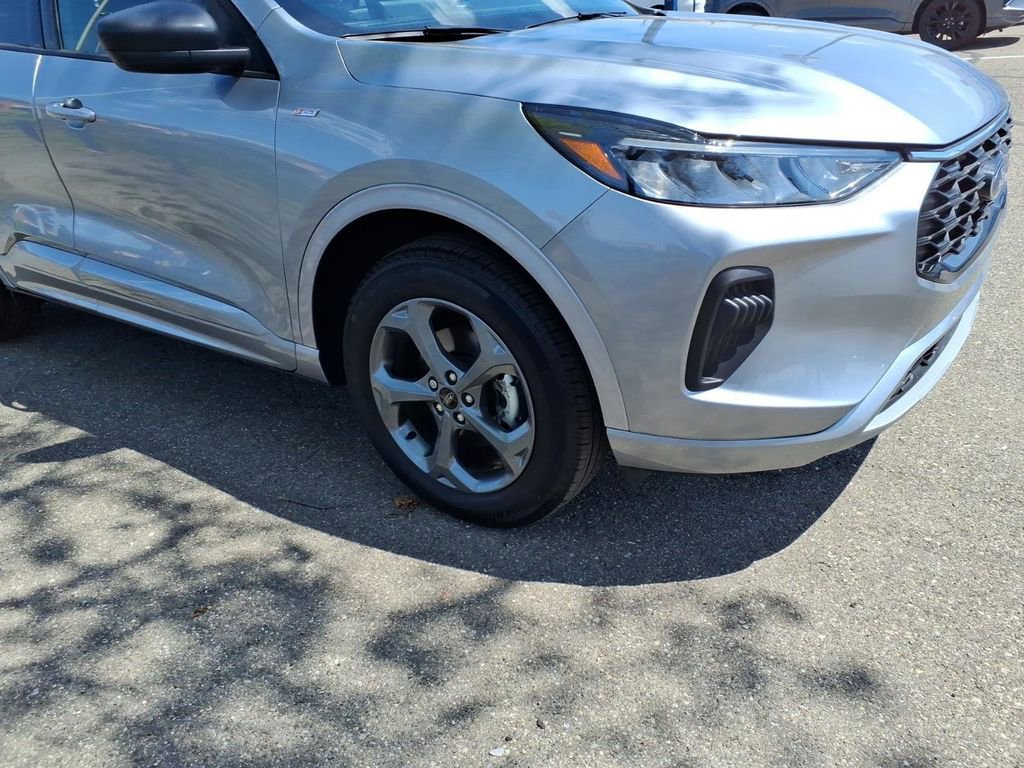 Certified 2024 Ford Escape ST-Line w/ Tech Pack #1 AWD/4WD image 5
